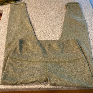 FLEO. Sage?. Bounce fabric. Size L.